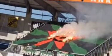 Platzsturm und Prügeleien – Fan-Chaos nach Regionalligaspiel