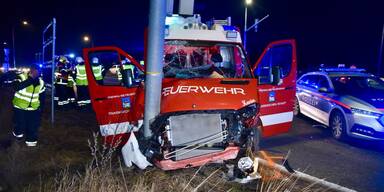 Feuerwehr Traiskirchen auf dem Weg zum Einsatz selbst verunfallt