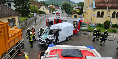 Horror-Crash in NÖ fordert ein Todesopfer