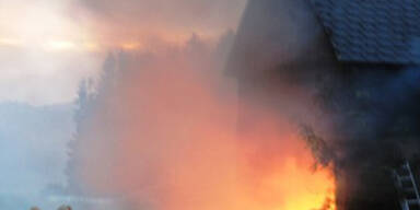 Brand nach Blitzeinschlag