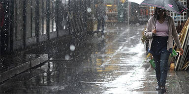 Regen am Naschmarkt / Wien