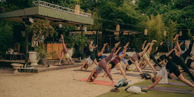 Yogic Rave: Namasté zu Techno Beats an der Neuen Donau